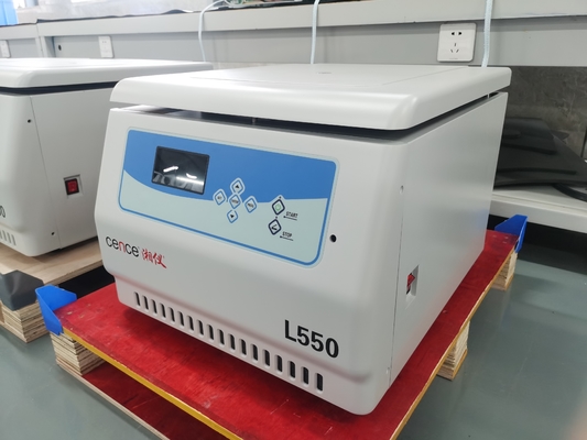 جهاز طرد مركزي L550 منخفض السرعة 5500 دورة في الدقيقة بسعة 4 × 500 مل لفصل الدم