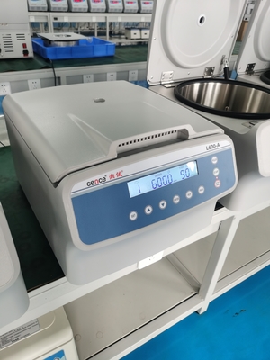 جهاز طرد مركزي Cence L600-A منخفض السرعة 6000 دورة في الدقيقة 5120xg نموذج منضدي