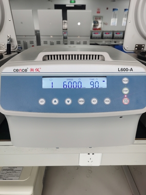 جهاز طرد مركزي Cence L600-A منخفض السرعة 6000 دورة في الدقيقة 5120xg نموذج منضدي