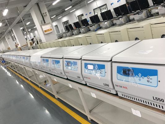 L550 أجهزة الطرد المركزي المختبرية Cence 5310xg Max RCF 4x500ml سعة ضوضاء منخفضة < 65dB ((أ)) طاولة الطرد المركزي منخفض السرعة