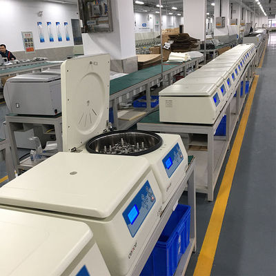 جهاز طرد مركزي L420 منخفض السرعة مع تحكم بواسطة المعالج الدقيق وشاشة LCD ودوار من الفولاذ المقاوم للصدأ للأبحاث السريرية