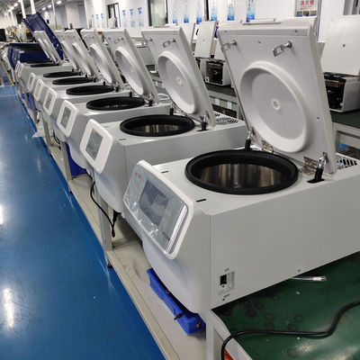 جهاز طرد مركزي مبرد عالي السرعة مع سرعة قصوى 17500 دورة في الدقيقة وقوة طرد مركزي نسبية 29302xg وسعة 4x100 مل